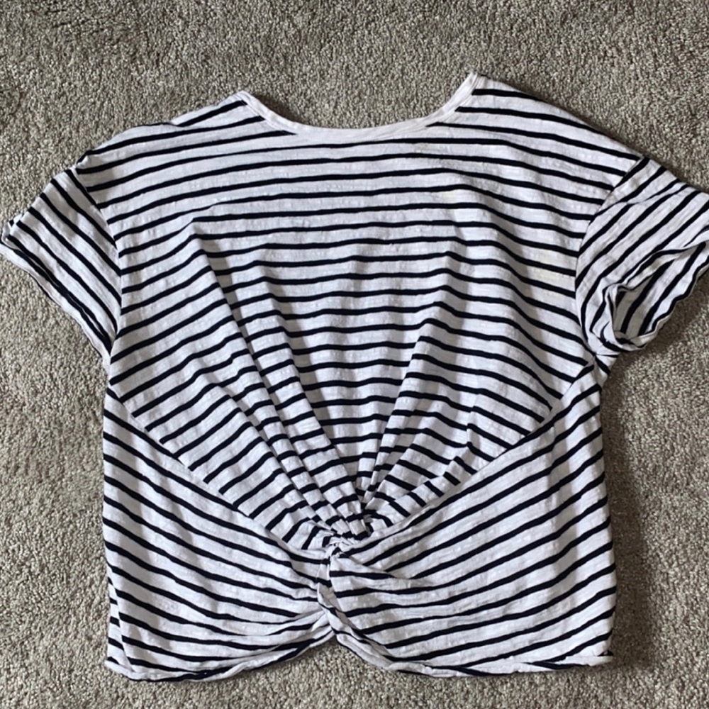 Cross/Twisted Tshirt- Blk/White